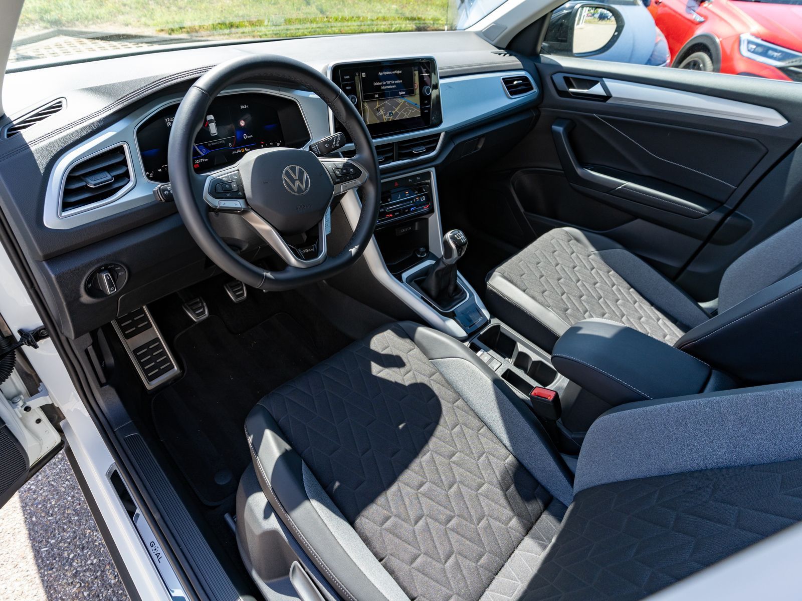 Volkswagen T-Roc - Bild 12