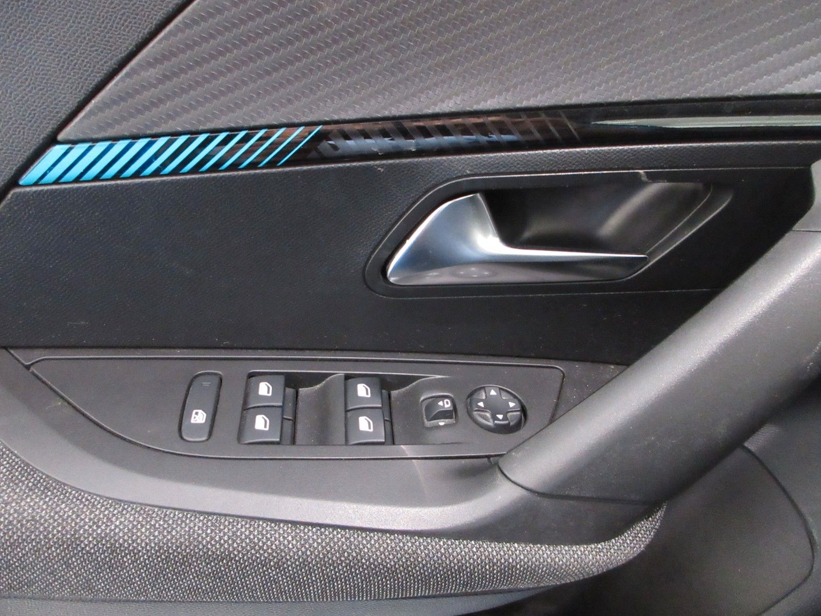 Fahrzeugabbildung Peugeot 2008 Active LED/NAVI/PDC/ALU/TEMPO