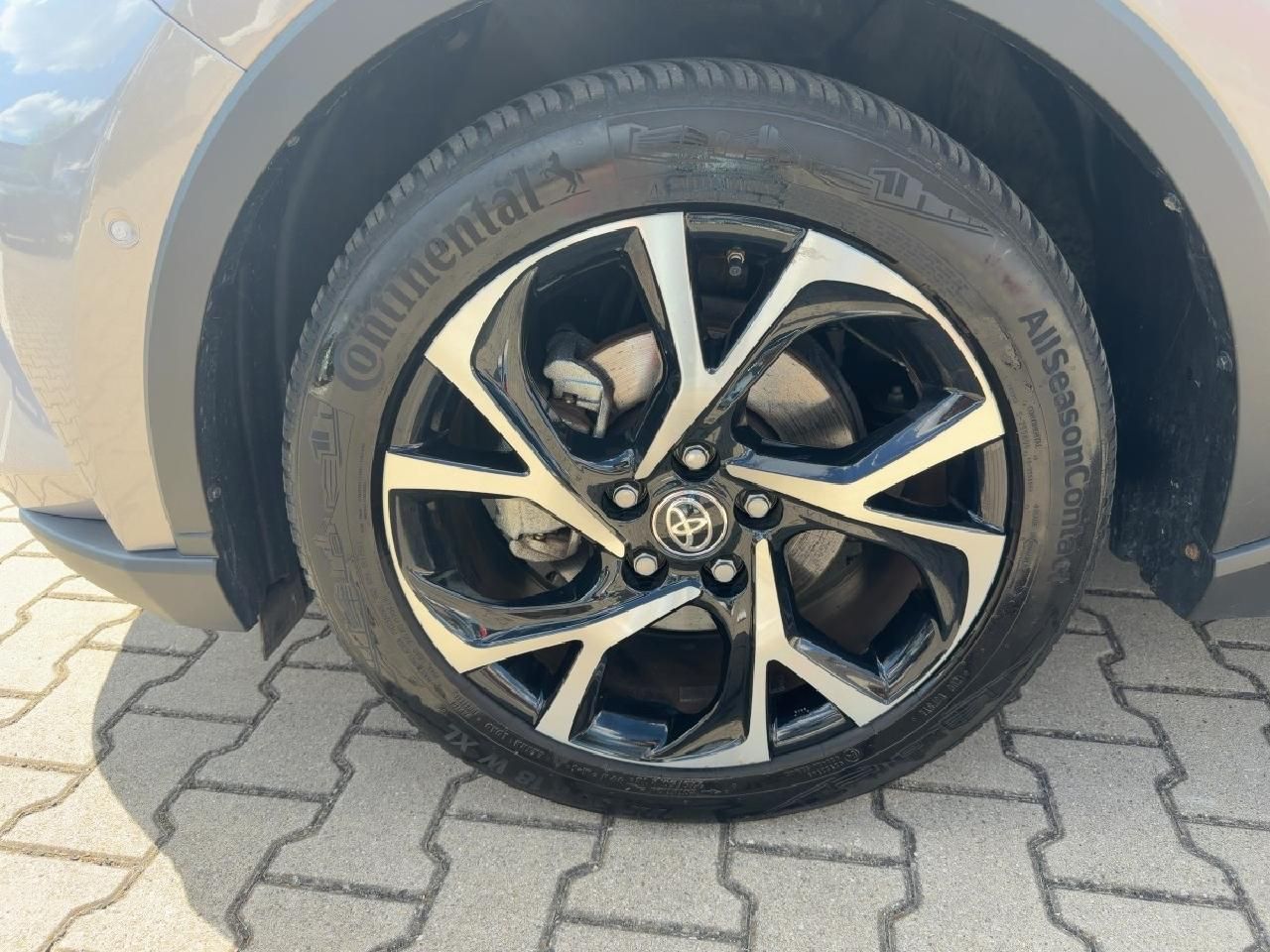 Fahrzeugabbildung Toyota C-HR 2,0 Hybrid Team D *Comfortpaket*