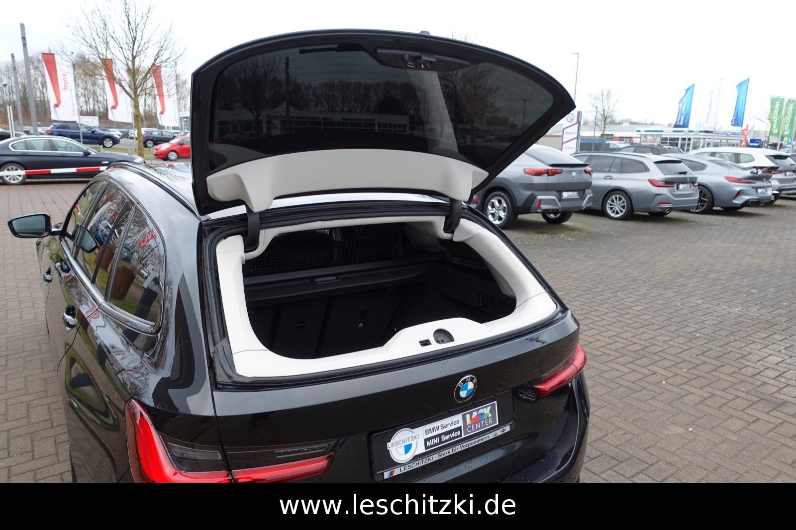 BMW 320i Touring Automatik/LED/Navigation foto 15