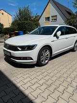 Volkswagen Passat 2.0 TDI SCR 140kW DSG 4M Highl. Varia... - VW Passat von privat