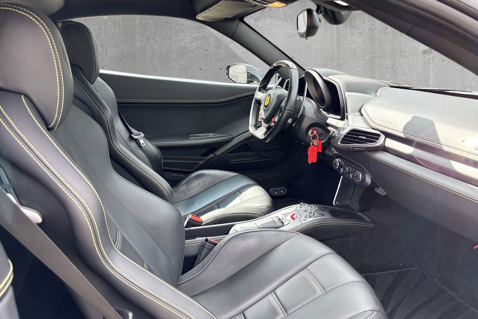Fahrzeugabbildung Ferrari 458 Italia*LED*Carbon*iPod*TOP