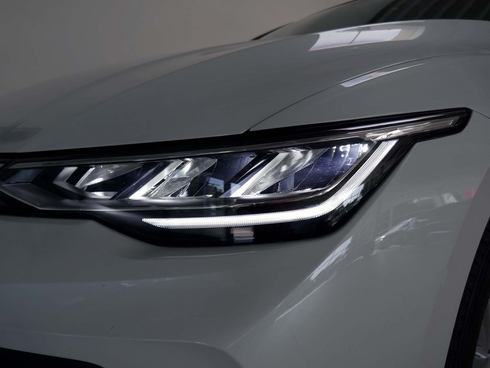 Fahrzeugabbildung Volkswagen Golf VIII Life 1.5 TSI | LED PDC ACC Navi