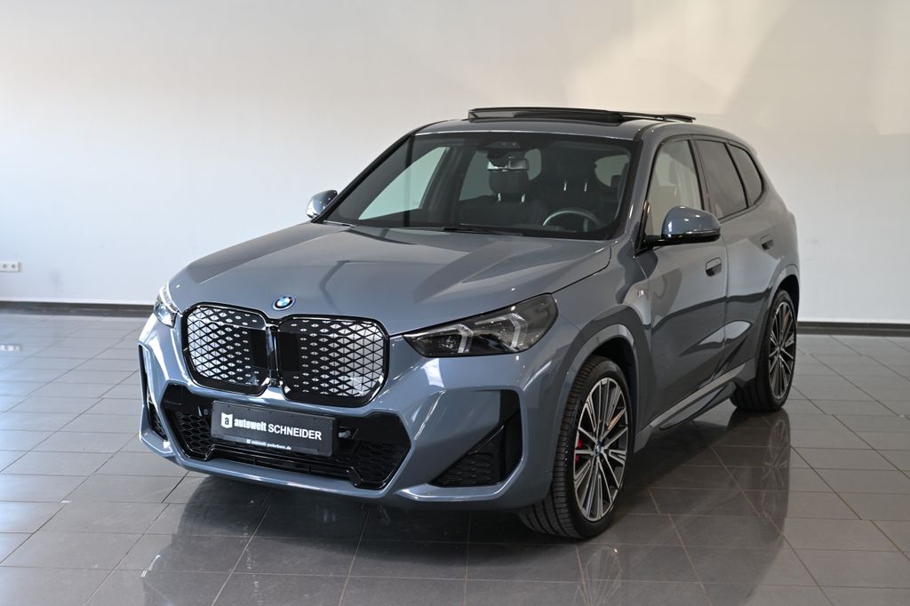 BMW iX1