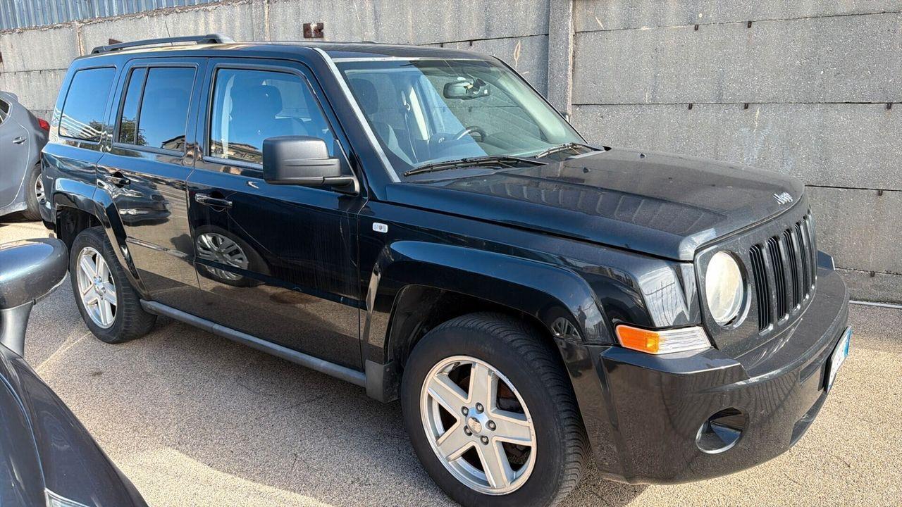 Jeep Patriot 2010 — rear view