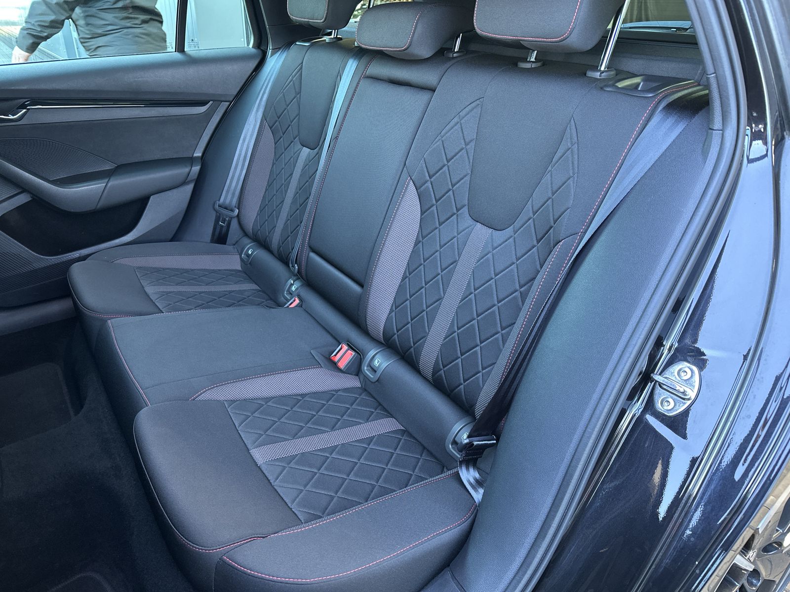 Fahrzeugabbildung SKODA Octavia Combi 2.0 TSI DSG RS NAV+LED+CANTON+VC