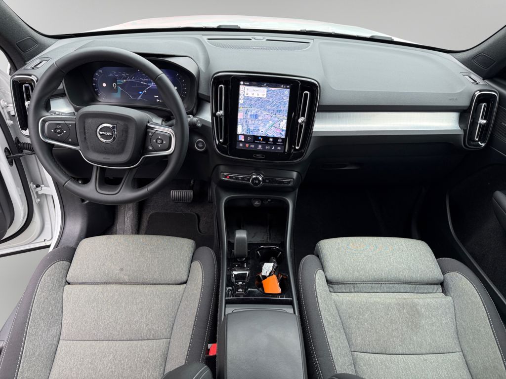 VOLVO XC40 B3 B DKG Plus Black Edition 360° Standheiz VOLVO XC40 B3 B DKG Plus Black Edition 360° Standheiz