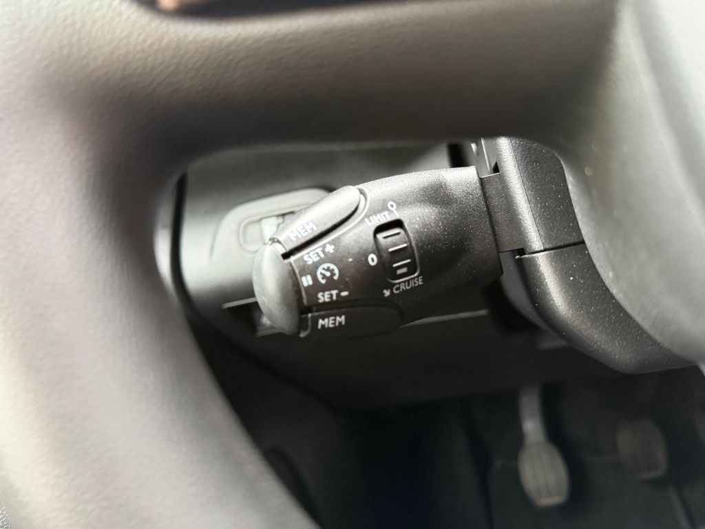 Fahrzeugabbildung Citroën Berlingo MPV M PureTech 110 FEEL