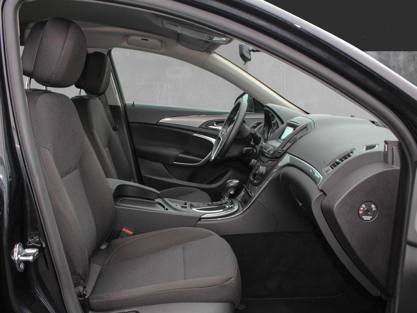Opel Insignia 2015 — interior