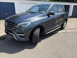 Mercedes-Benz ML 350 4MATIC - - Mercedes-Benz ML 350 mit Benzin-Antrieb: Automatik