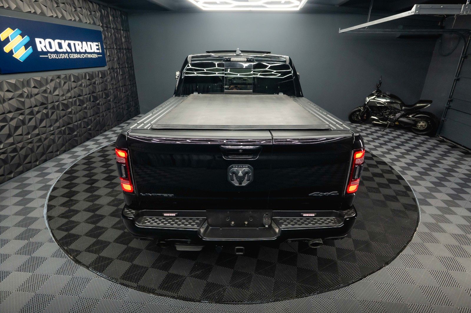 Fahrzeugabbildung Dodge RAM 5.7 V8 HEMI 4x4 LIMITED Offroad 100% Options