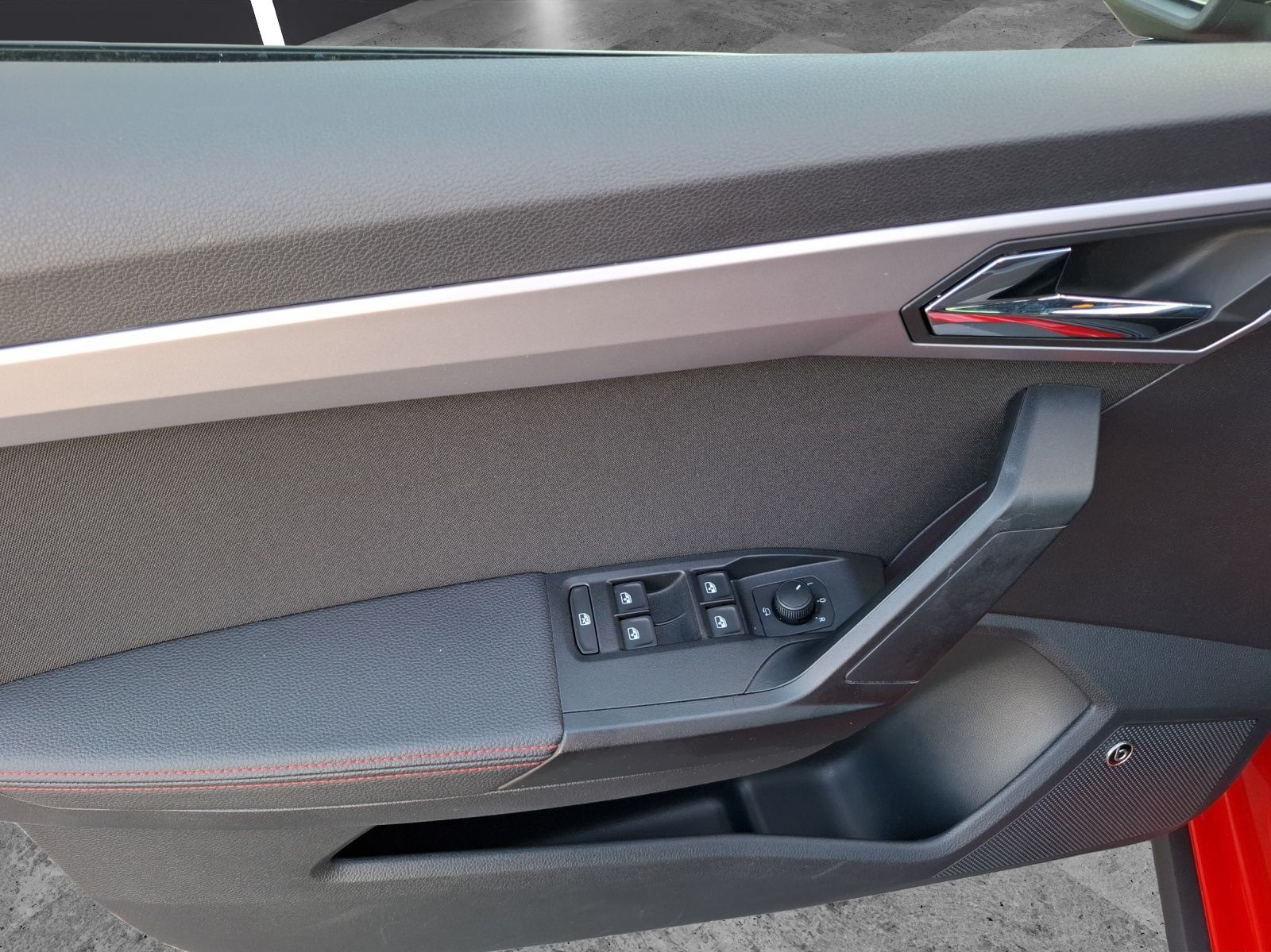 Fahrzeugabbildung SEAT Arona TSI FR-Line Beats LED AHK Navi GRA RFK SH