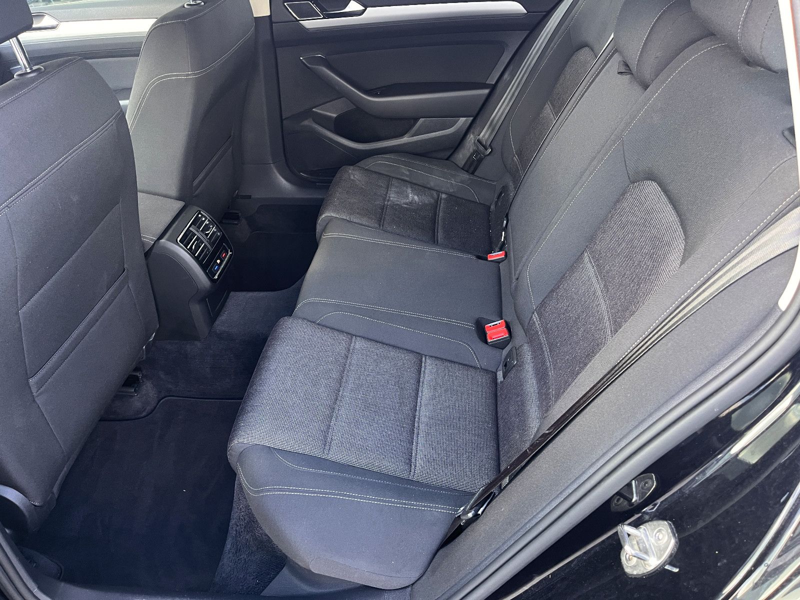 Fahrzeugabbildung Volkswagen Passat Var. Comfortline 2.0 TDI Seitenschaden