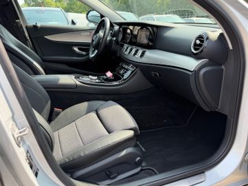 Mercedes E 220 - 12