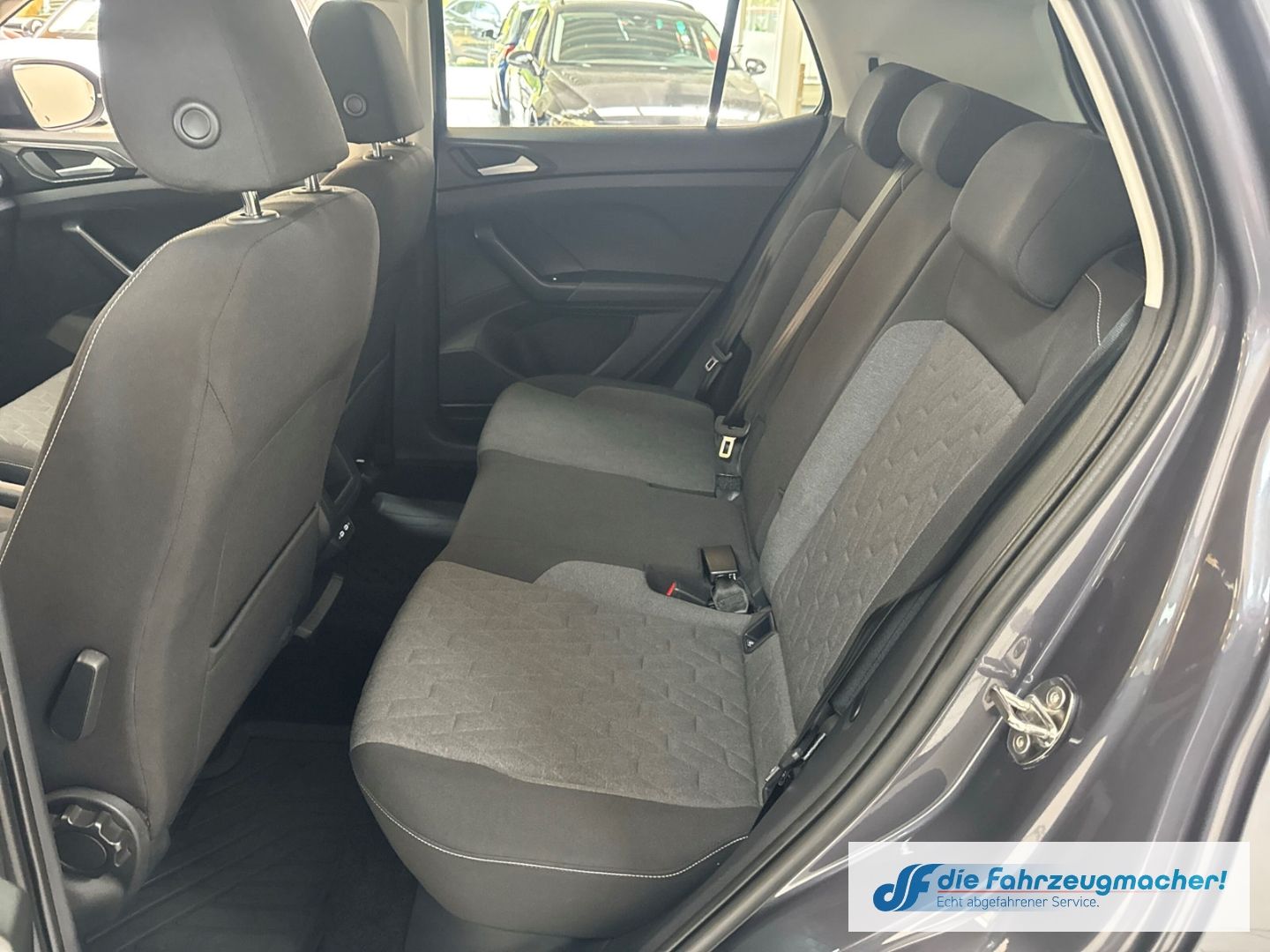 Fahrzeugabbildung Volkswagen T-Cross 1.0 TSI 85 kW Life Digitales Cockpit LED
