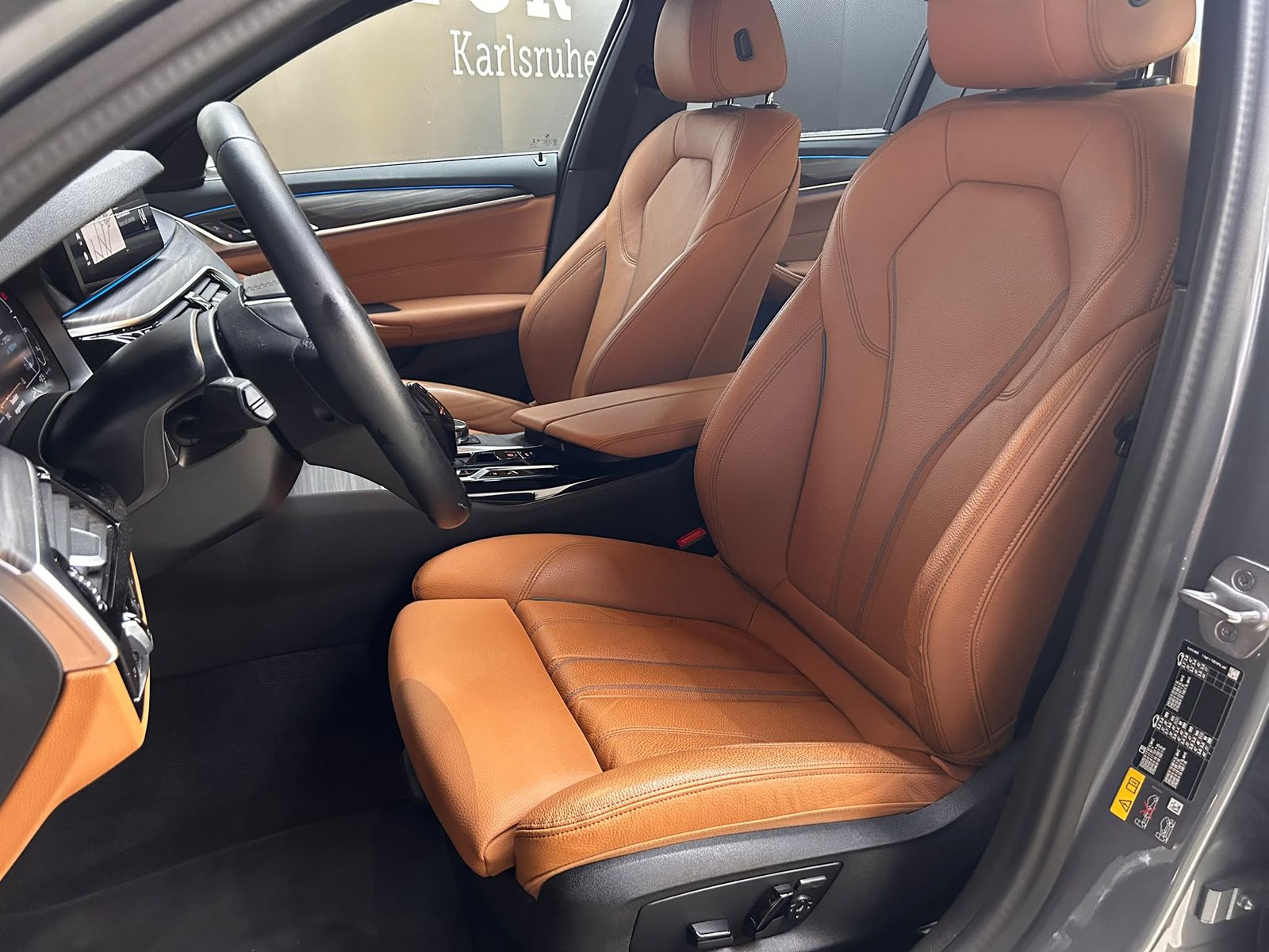 Fahrzeugabbildung BMW 530e xDri LEDER+VIRTU+PROF+LED+SHZ+KAMERA+TEMP+M