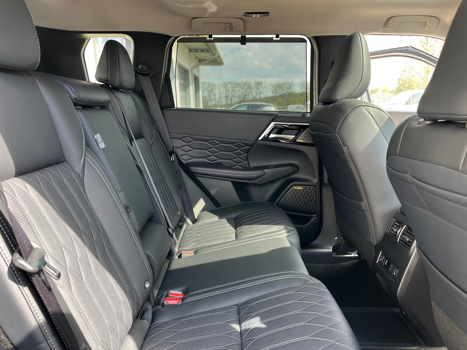 Mitsubishi Outlander 2.4L PHEV TOP 2-Farb