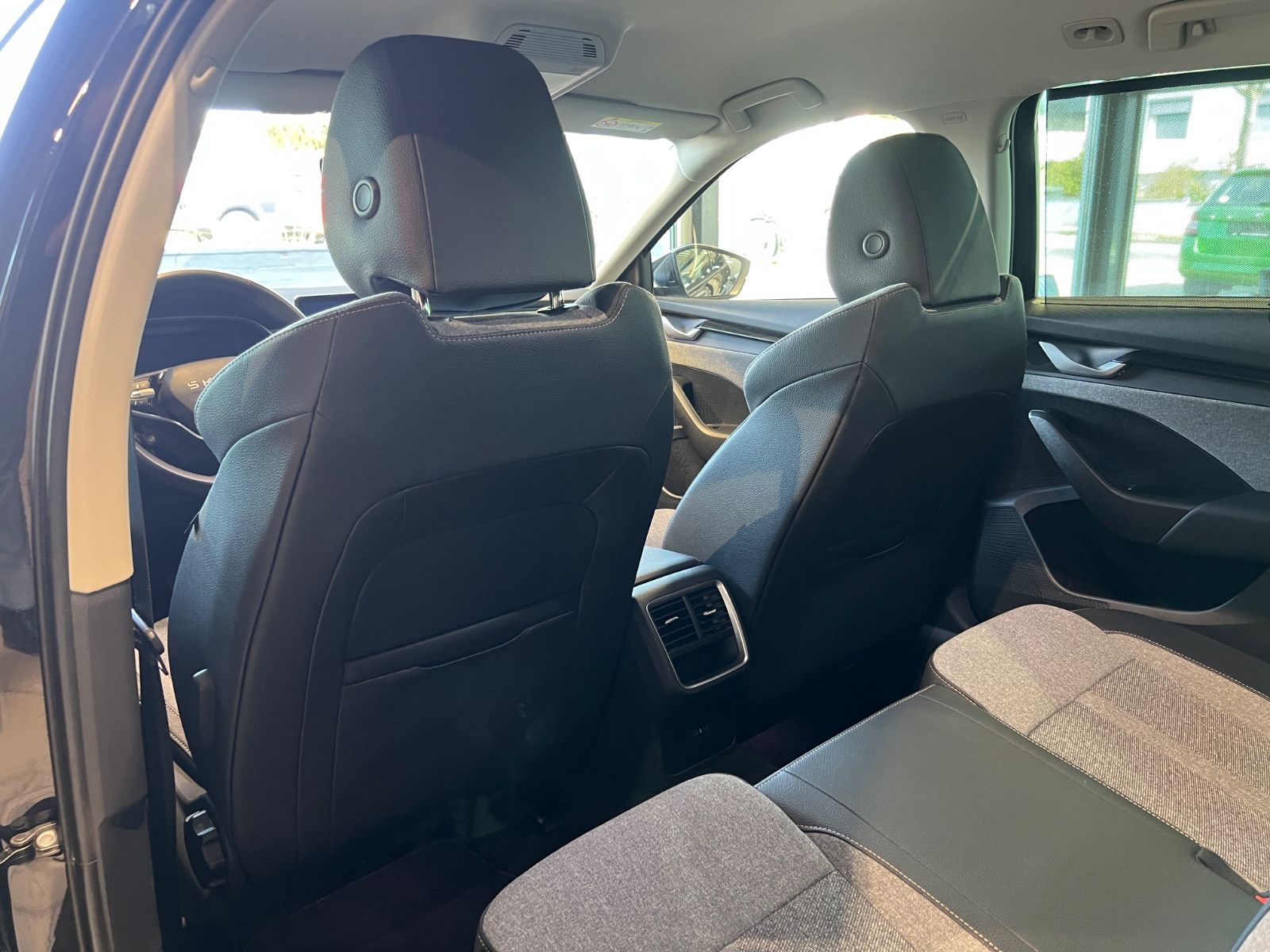 Skoda Octavia Combi 2.0TDI*AHK*LED*NAVI*LANEASSIST foto 16