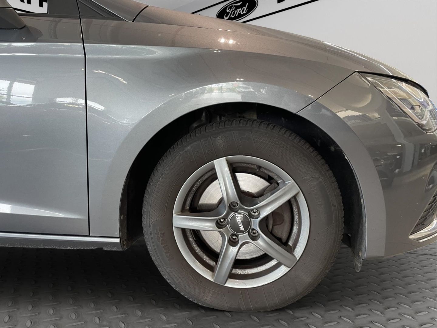 Fahrzeugabbildung SEAT Leon FR PANORAMADACH PDC Navi Tempomat