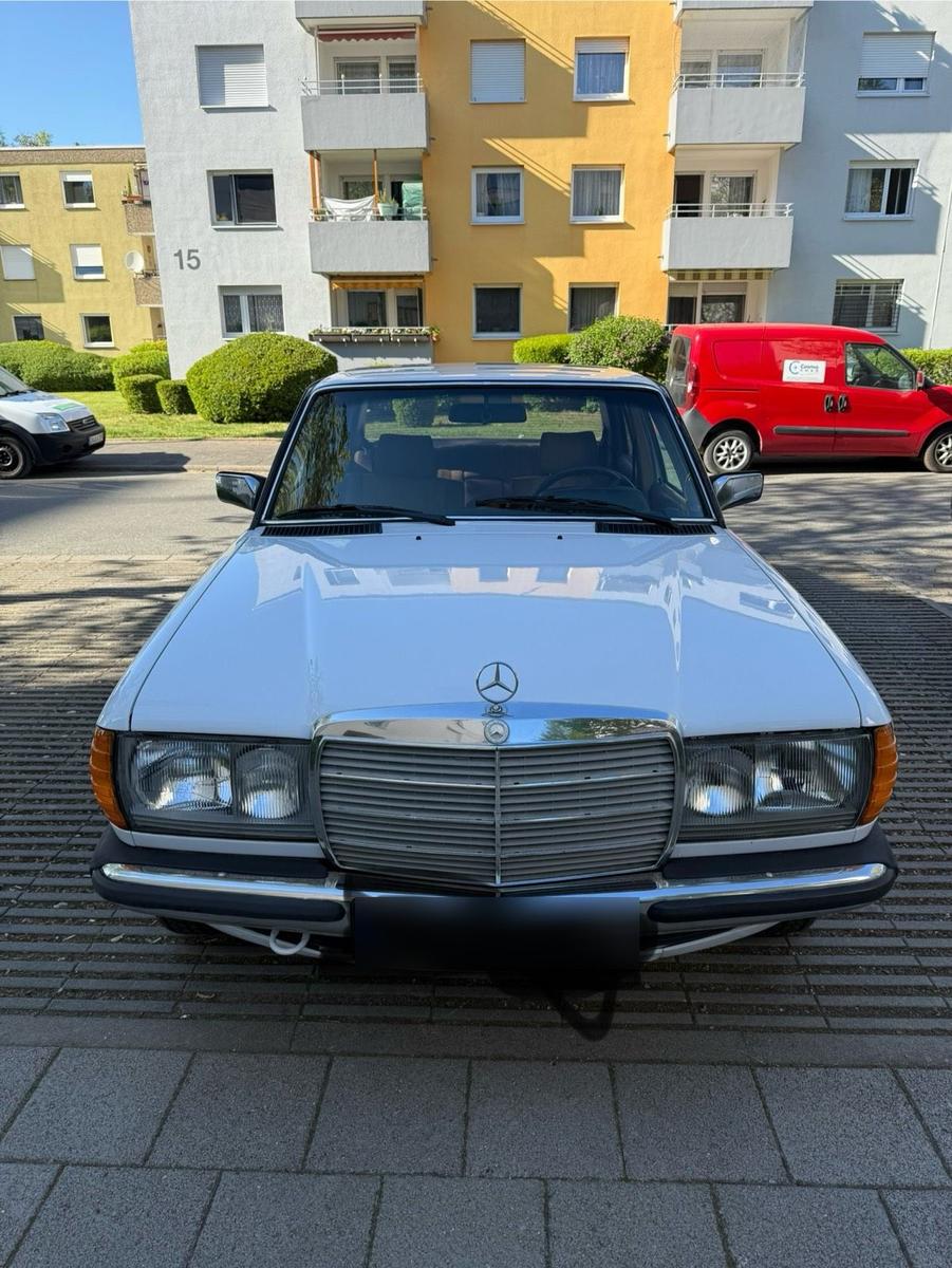 Mercedes-Benz 240