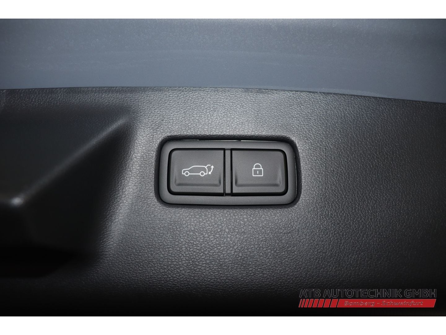 Fahrzeugabbildung Hyundai SANTA FE Blackline MY26 1.6 T-GDi PHEV 4WD HUD N