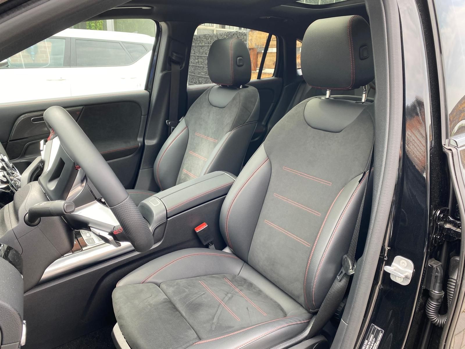 Fahrzeugabbildung Mercedes-Benz GLA 200 AMG/Pano/DIS/360/AHK/M-BEAM/