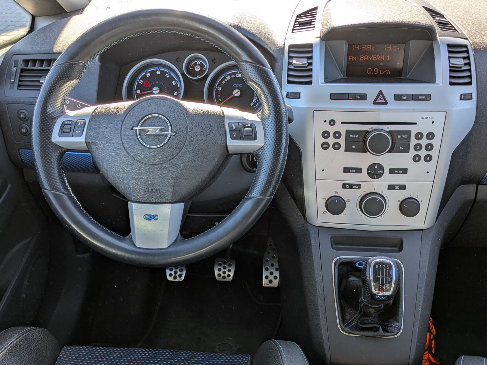 Fahrzeugabbildung Opel Zafira OPC 241PS 7-SITZER*TEMP*Recaro*PDC*IDS