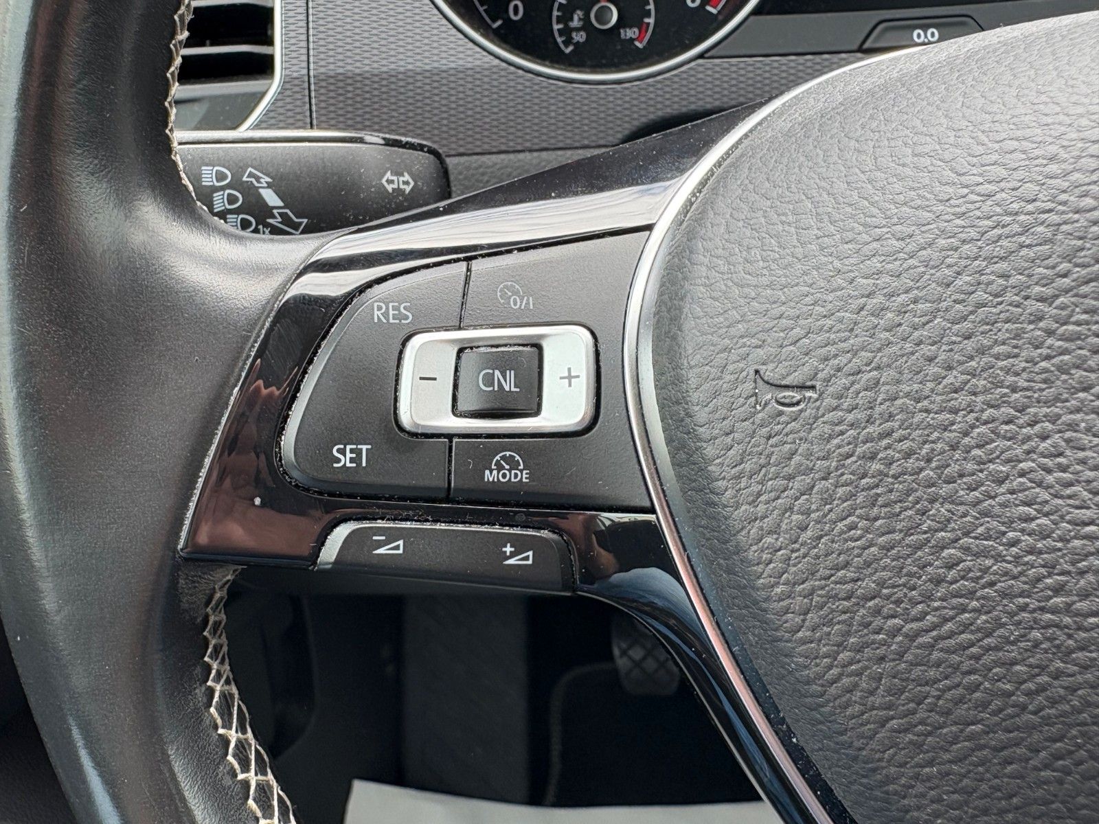 Fahrzeugabbildung Volkswagen Golf Sportsvan VII 1.6 TDI Lounge Navi PDC SHZ