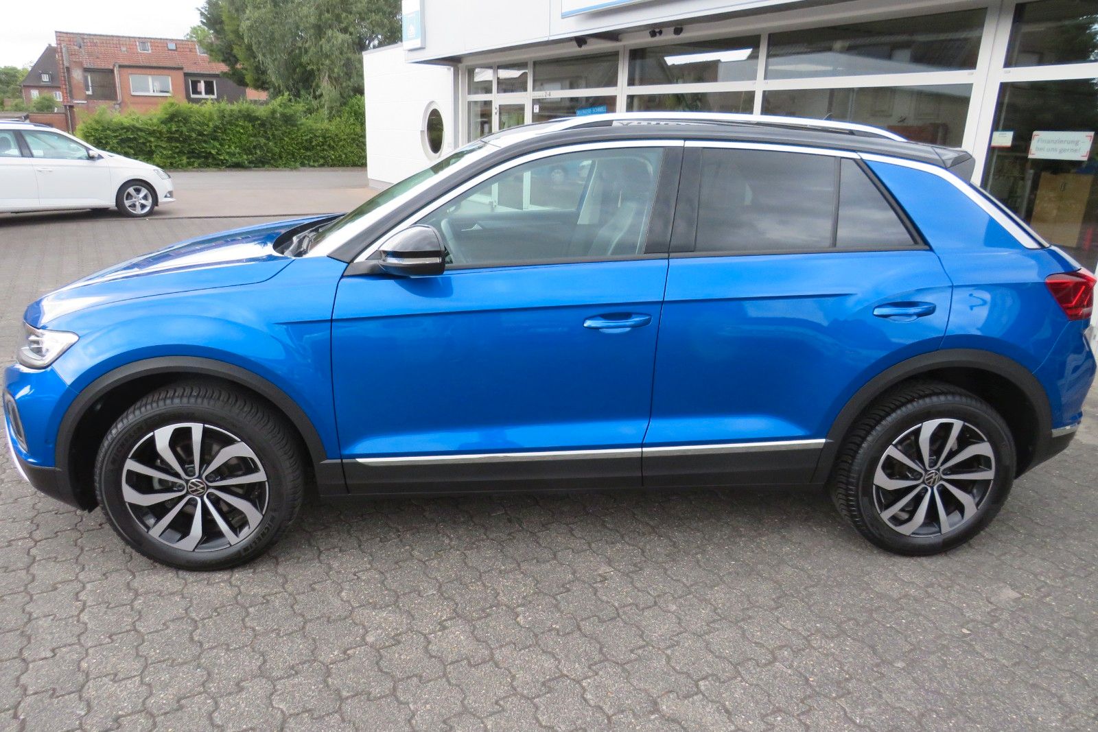 Fahrzeugabbildung Volkswagen T-Roc Style ACC APP MASSAGE SITZH. 17`KAMERA 1.H