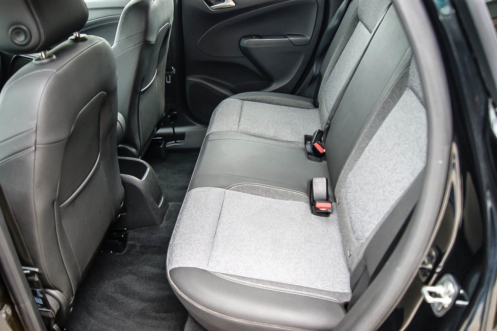 Fahrzeugabbildung Opel Crossland X 1.2 Elegance Automatik LED SIHZG LRH