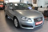 Audi A3 1.6 Attraction 1,6 102 PS - Audi A3 mit Benzin-Antrieb: Limousine, Klimaautomatik, 1.6