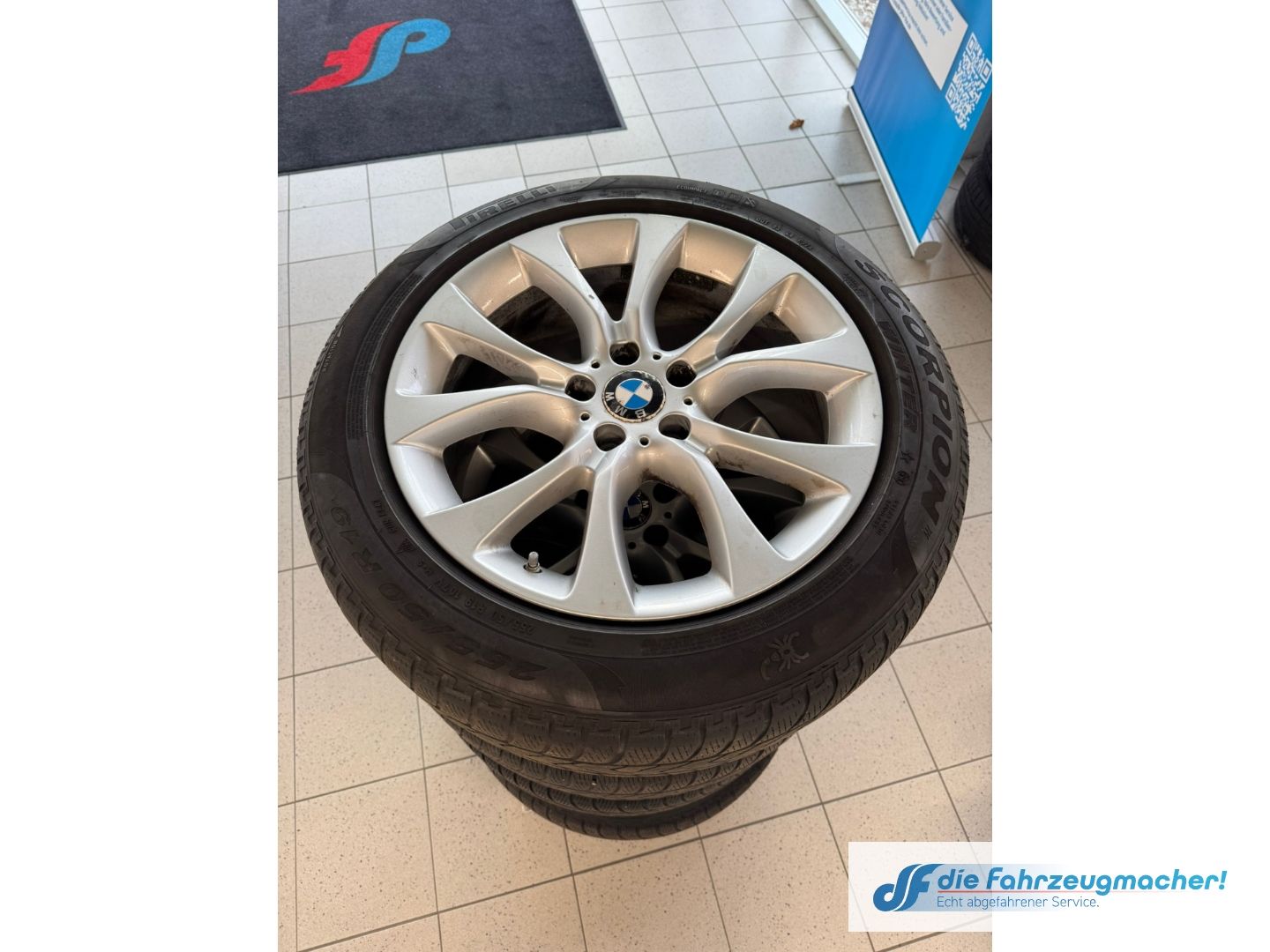 Fahrzeugabbildung BMW X5 xDrive 30 d HUD AHK-klappbar Navi Leder Memor