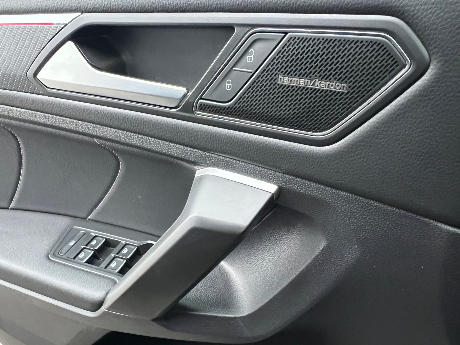 Fahrzeugabbildung Volkswagen Tiguan Allspace R-Line 2.0 TDI DSG 4MOTION *Lede