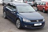 Volkswagen Jetta Highline *TEILLEDER*SITZHZ*18 ZOLL*PDC*AHK - blaue Volkswagen Jetta