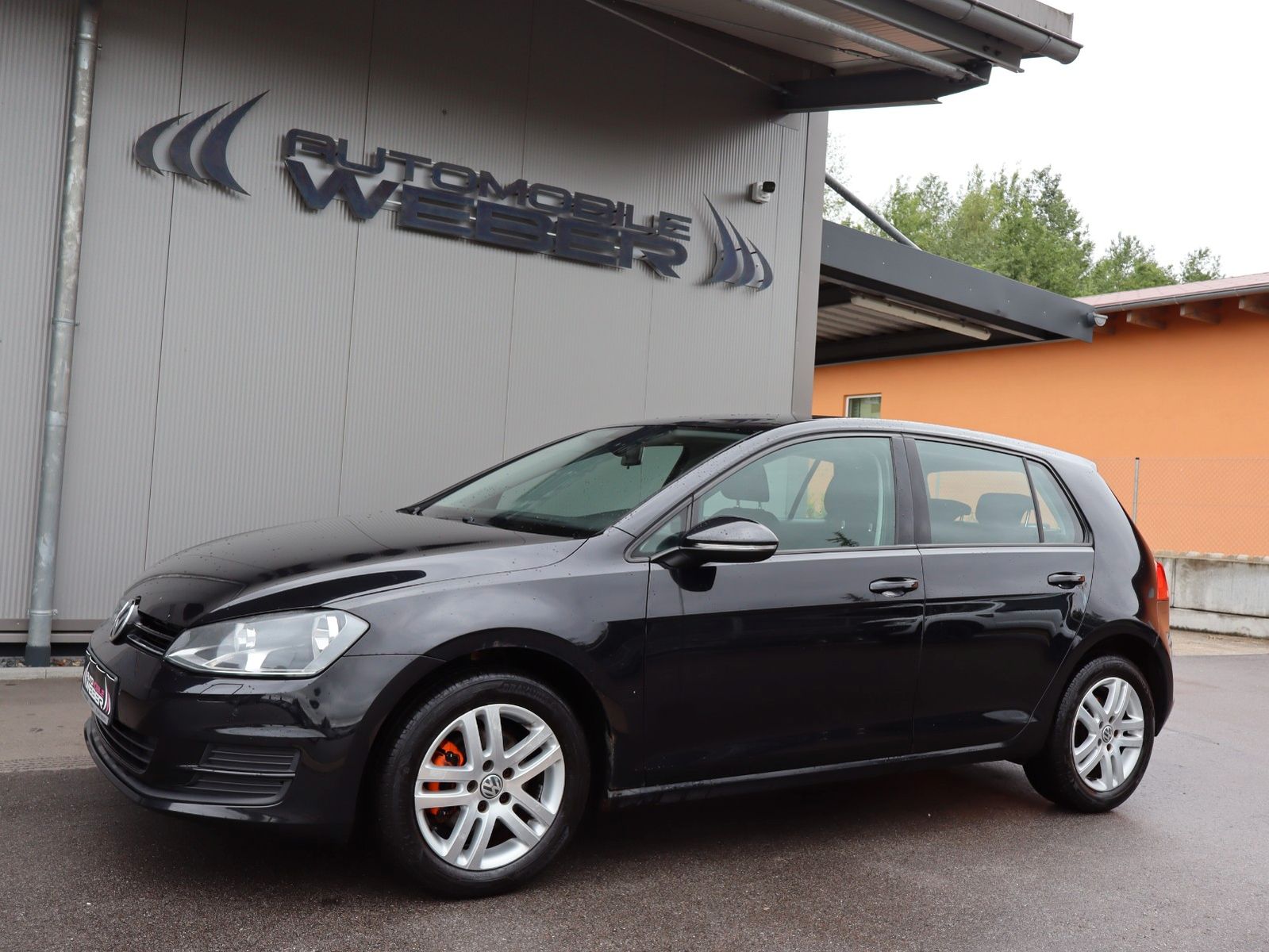 Volkswagen Golf - 1