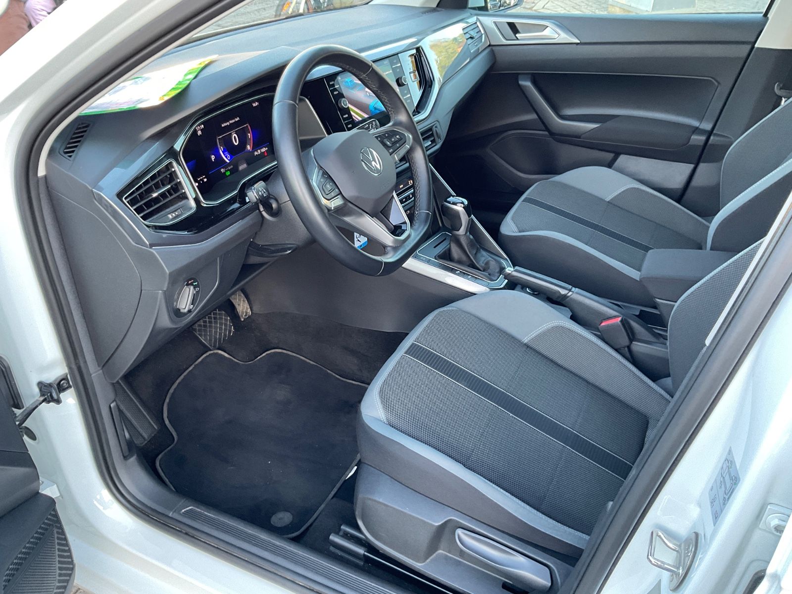 Fahrzeugabbildung Volkswagen Polo 1.0 TSI Style,LED,AHK,Virtual,ACC,Carplay,
