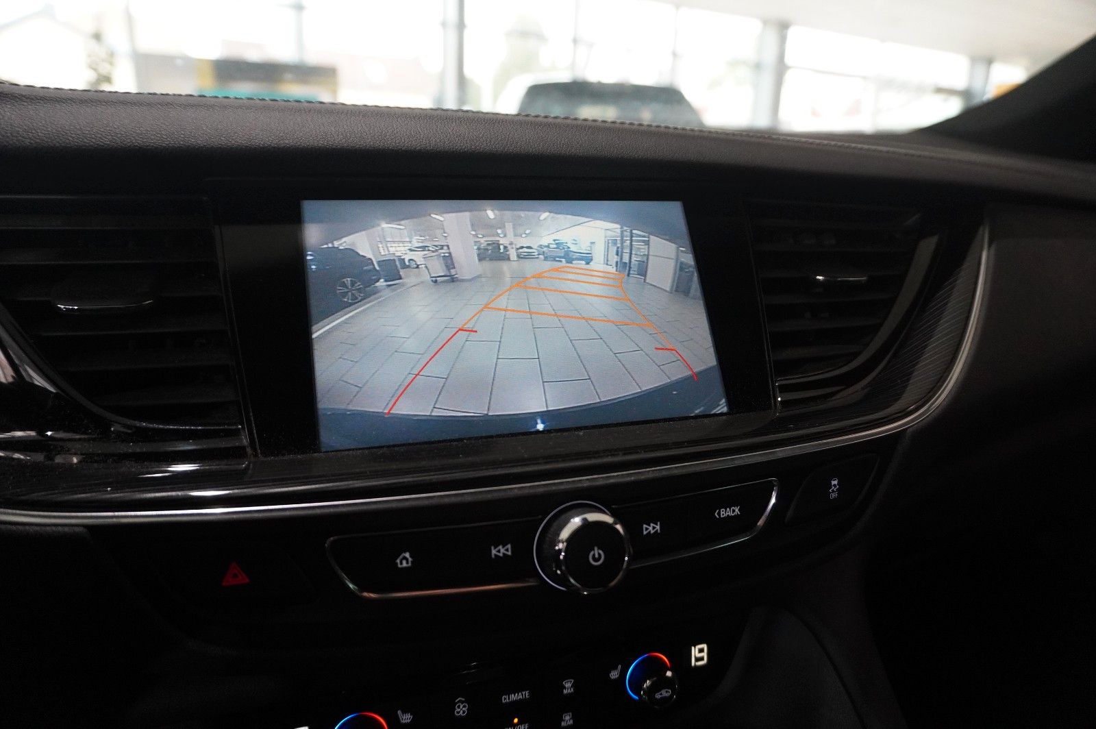 Fahrzeugabbildung Opel Insignia B ST 2.0T INNOV. 4X4 NAVI/OPC/KAMERA