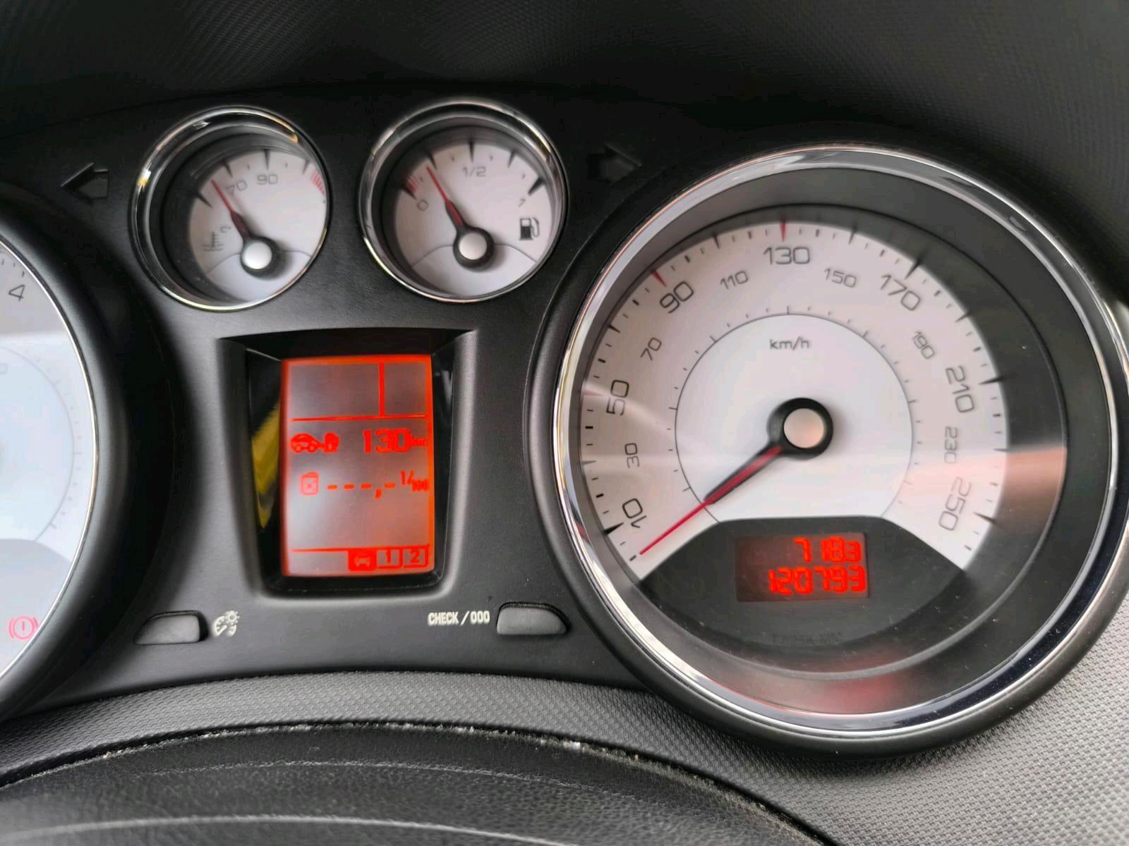 Peugeot 308 2010 — photo 5