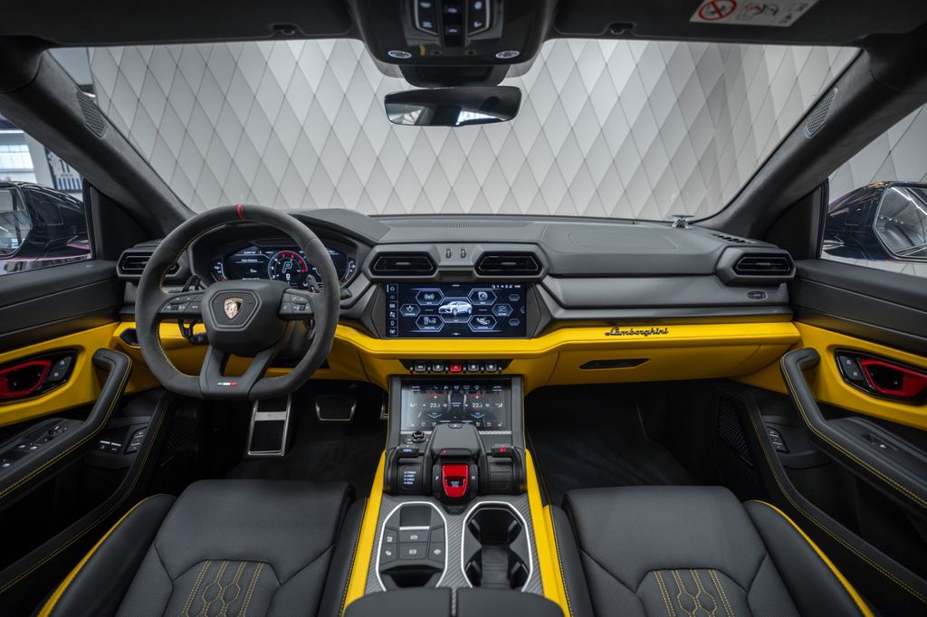 Urus 4.0 V8 SE 2026 BLACK/YELLOW AKRAPOVIC CARBO - Bild 19