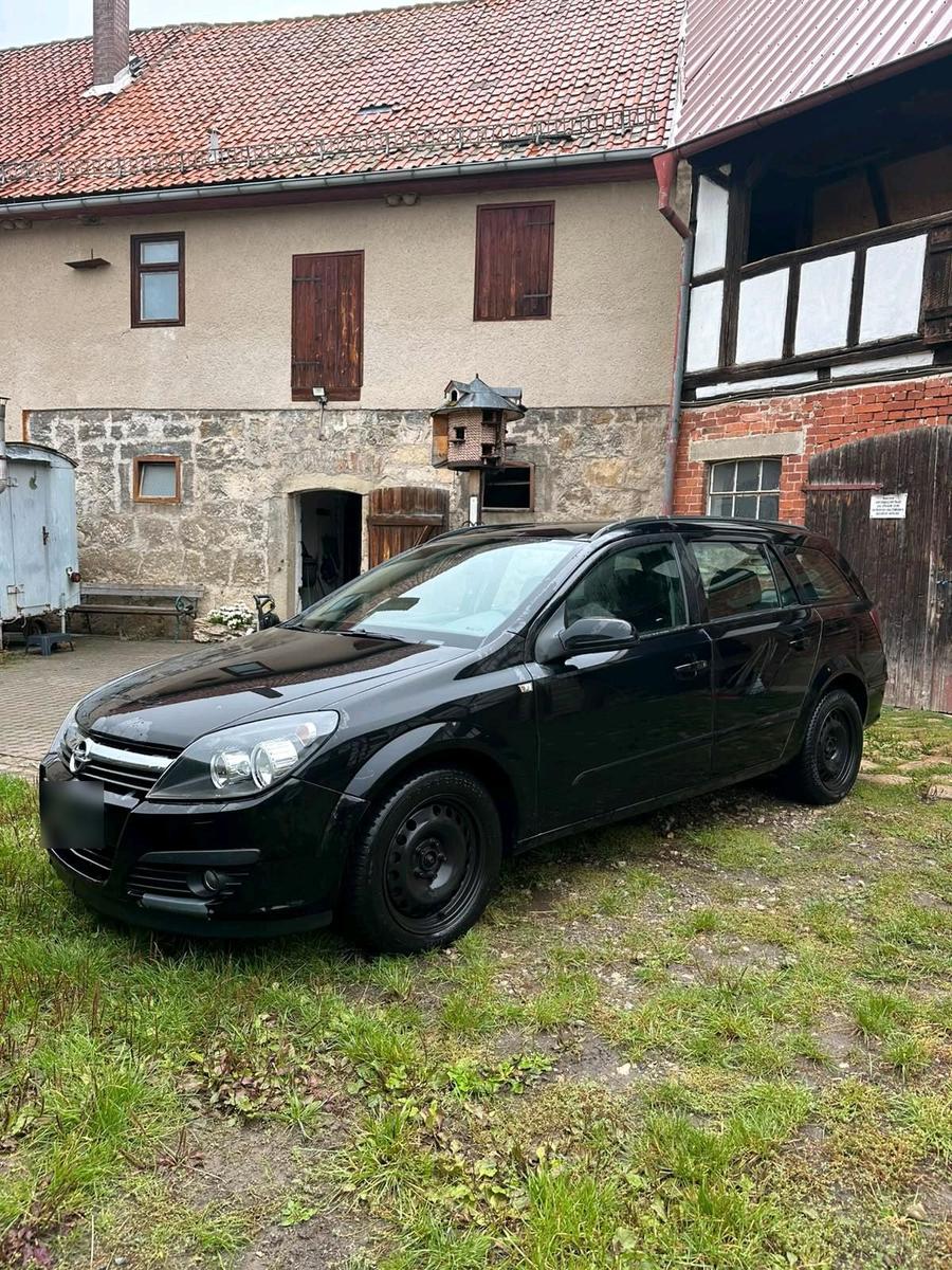 Opel Astra 2006 — вигляд ззаду