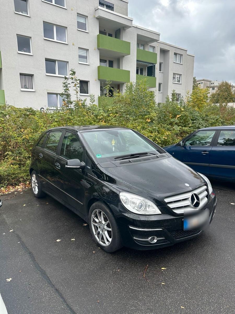 Mercedes-Benz B 180