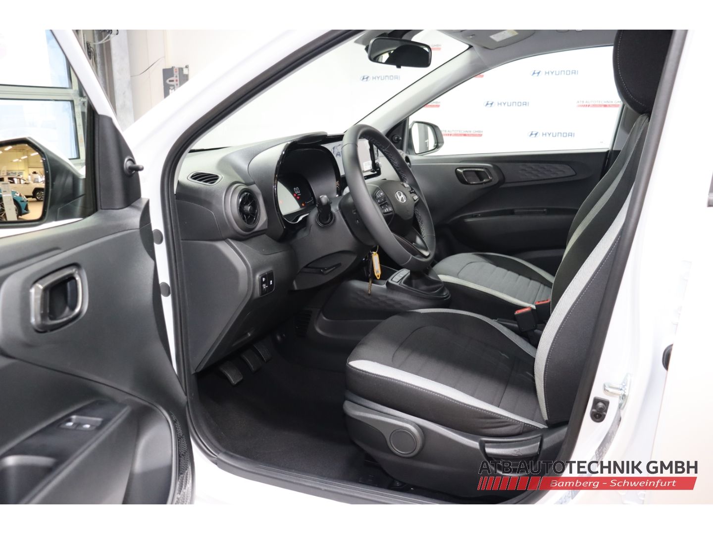 Fahrzeugabbildung Hyundai i10 Select MY25 1.0 Benzin 63 PS 5-MT 2WD Navi A