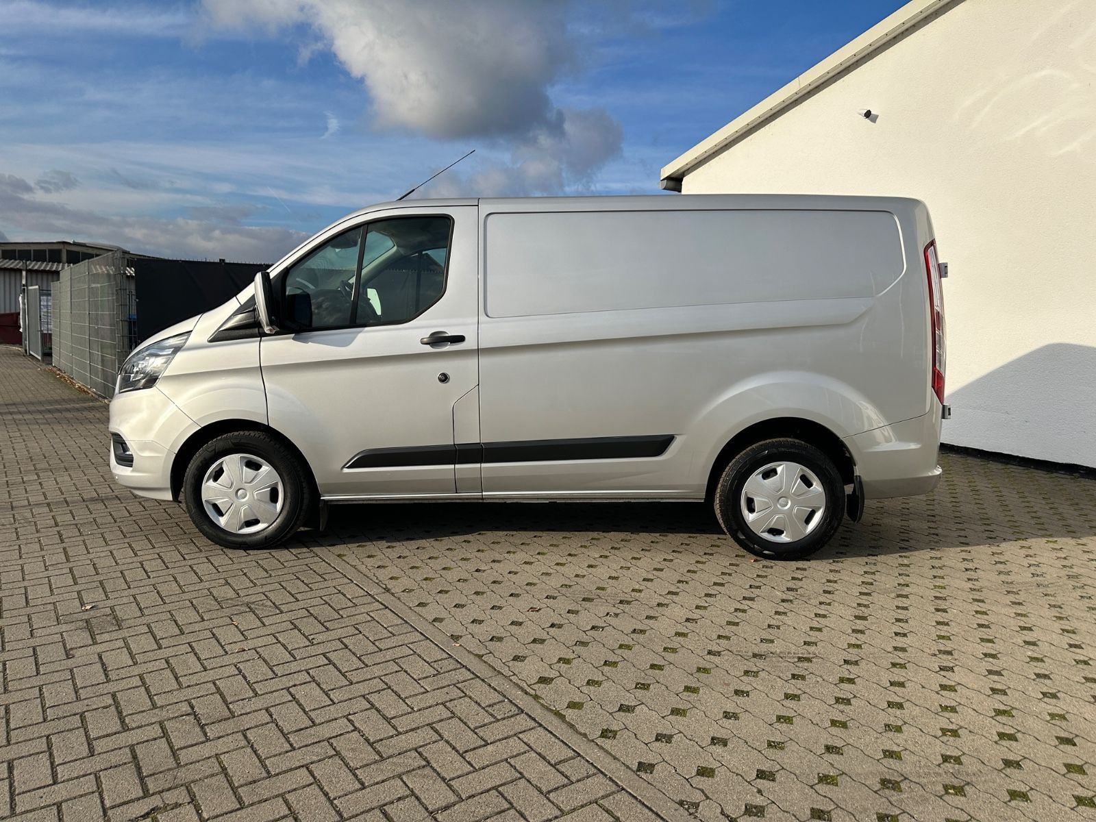 Fahrzeugabbildung Ford Transit Custom Kasten 300 Autom./Navi/Kamera/AHK