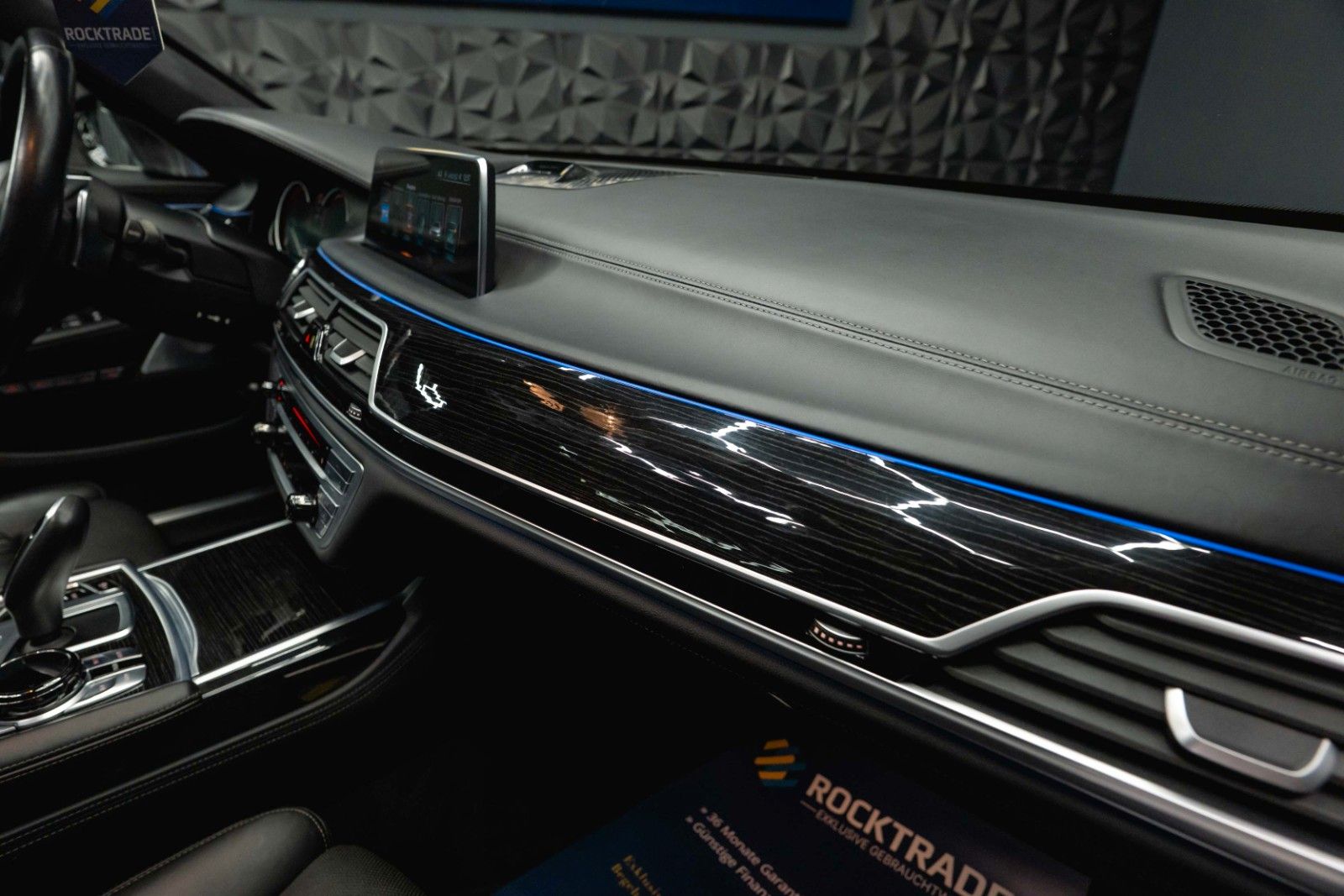 Fahrzeugabbildung BMW 730d L xDrive M Sport Shadow | 100% Option | 19%