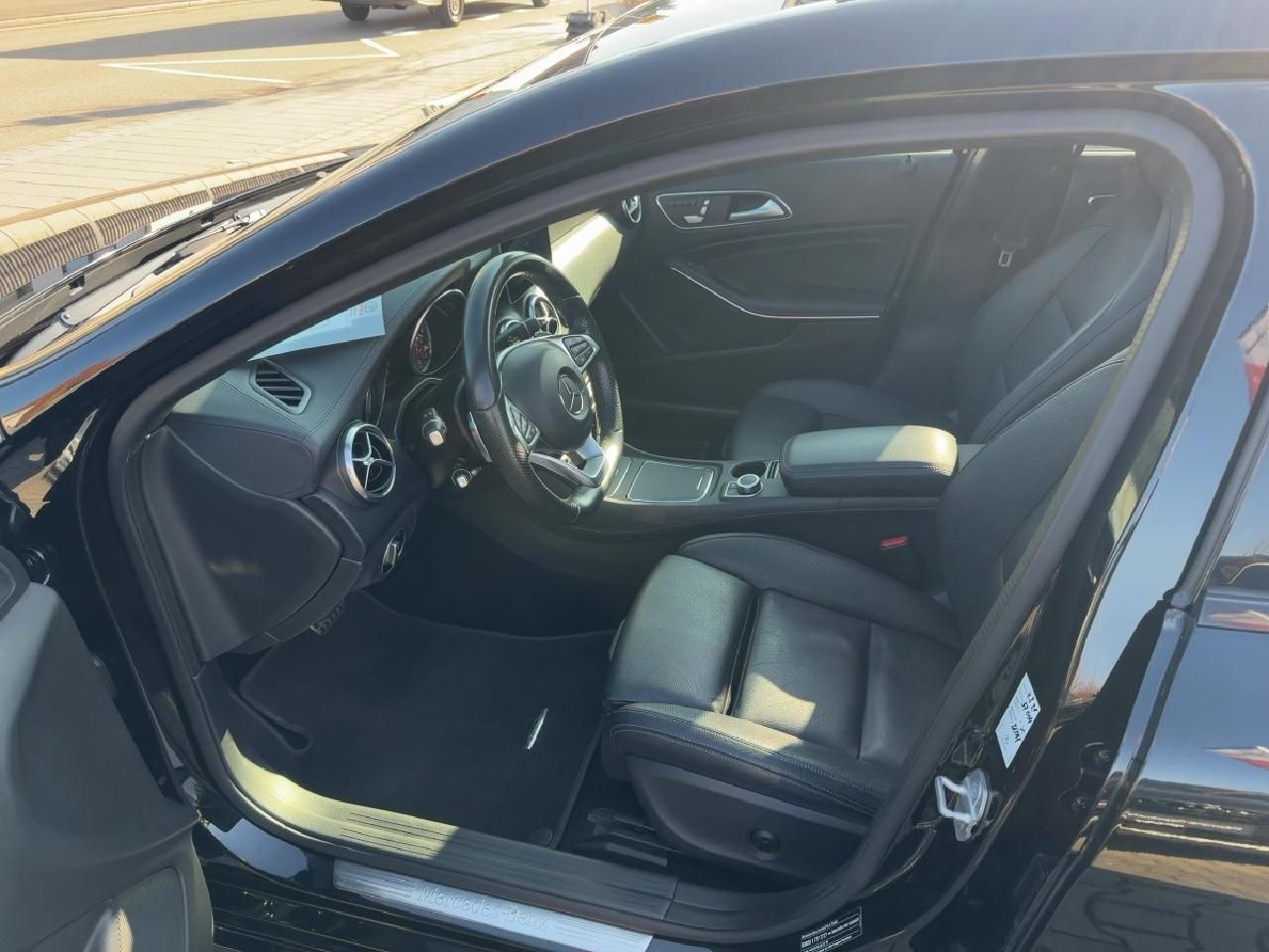 Fahrzeugabbildung Mercedes-Benz A 250 AMG Line 4Matic*Pano*Night Paket*RFK