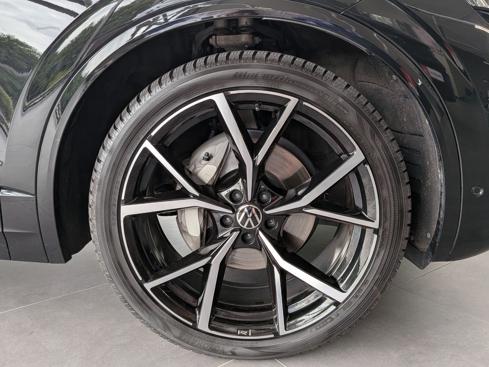Fahrzeugabbildung Volkswagen Touareg 3.0TDI 4M R-Line VOLL Black 22" UPE 114T