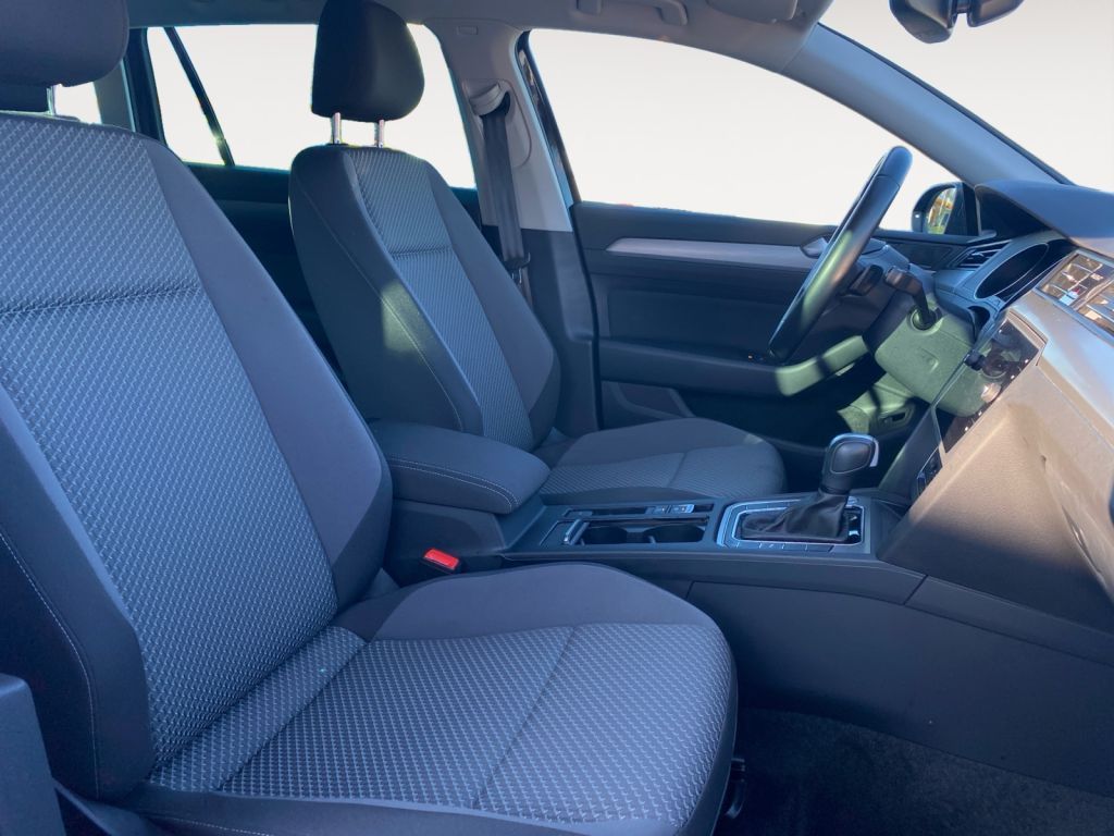 Fahrzeugabbildung Volkswagen Passat Variant 1.5 TSI DSG Navi,LED,SH,ACC,PDC