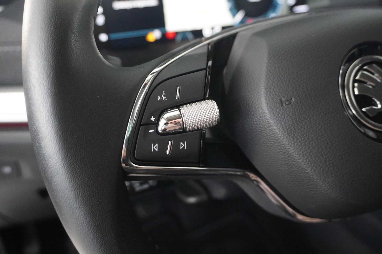 Fahrzeugabbildung SKODA Octavia COMBI 2.0D STYLE NAVI/LED/VIRTU./SHZ/DAB