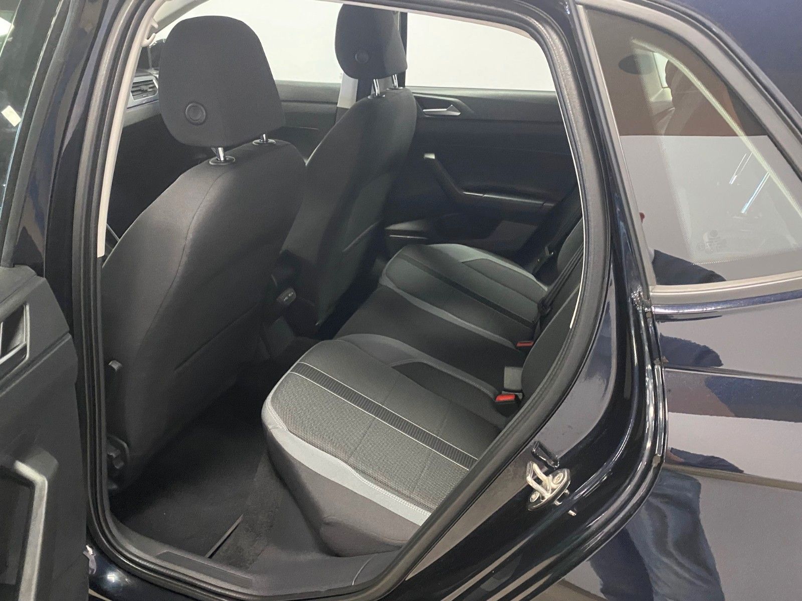 Fahrzeugabbildung Volkswagen Polo 1.0 TSI DSG Highline+NAVI+voll LED+PDC vo+h