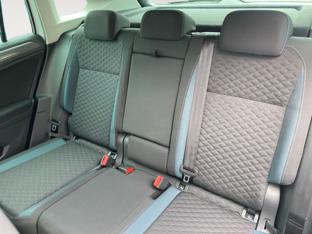 Fahrzeugabbildung Volkswagen Tiguan 2.0 TDI DSG IQ.DRIVE AHZV Standheizung